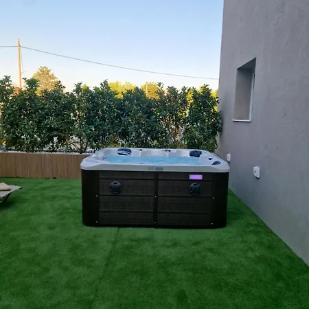 Alykes Maisonette Prv Jacuzzi بيت للعطل كونتوكالي