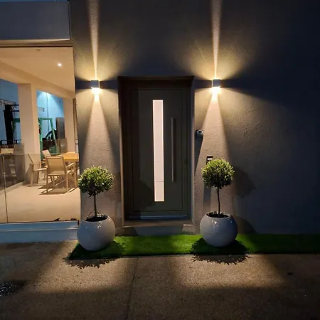 Alykes Maisonette Prv Jacuzzi بيت للعطل